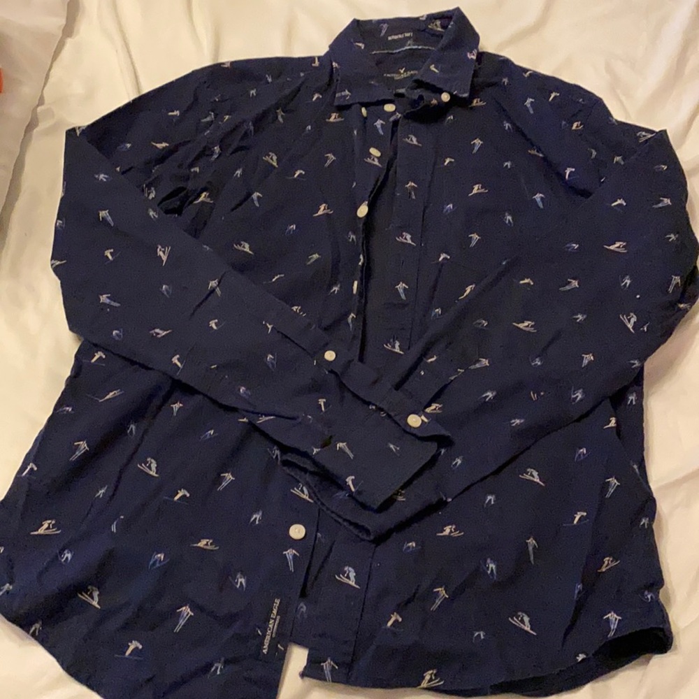 Men’s AE shirt size XS